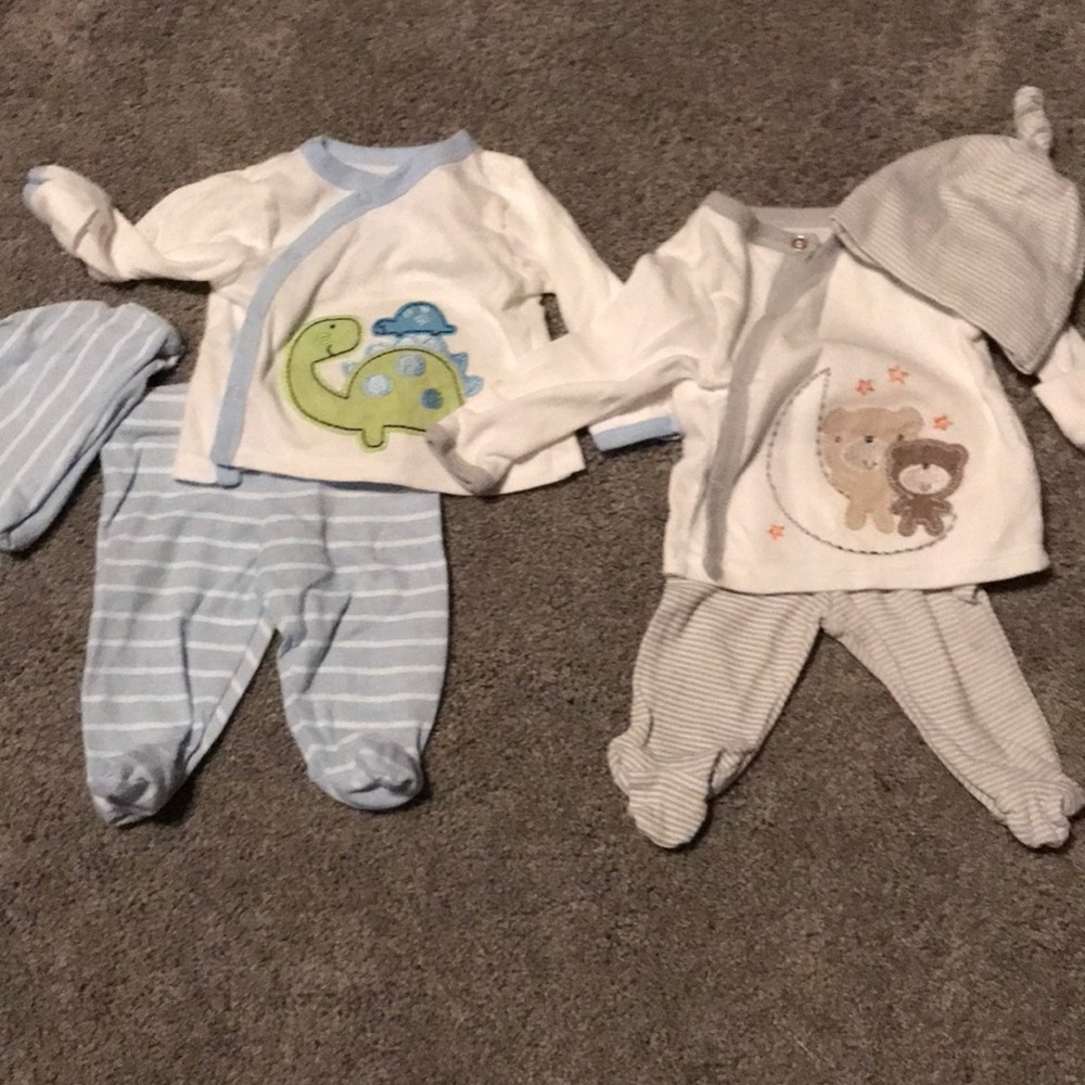 2 outfit sets